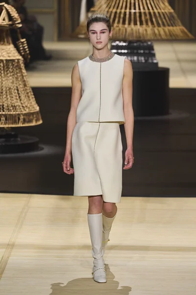 Look 11